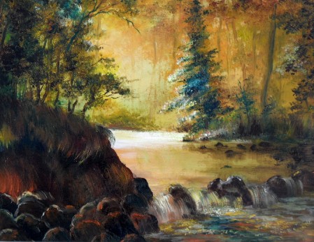 La lumière du matin dore la rivière